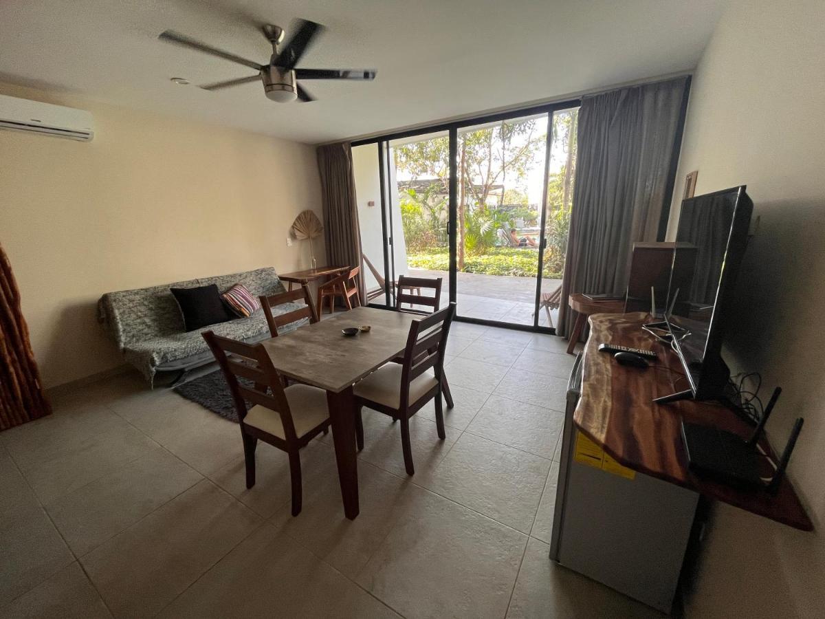 Jungle & Private Patio Apartment *